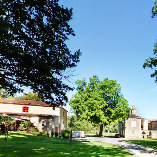 Allée exterieure Le Château de Camille